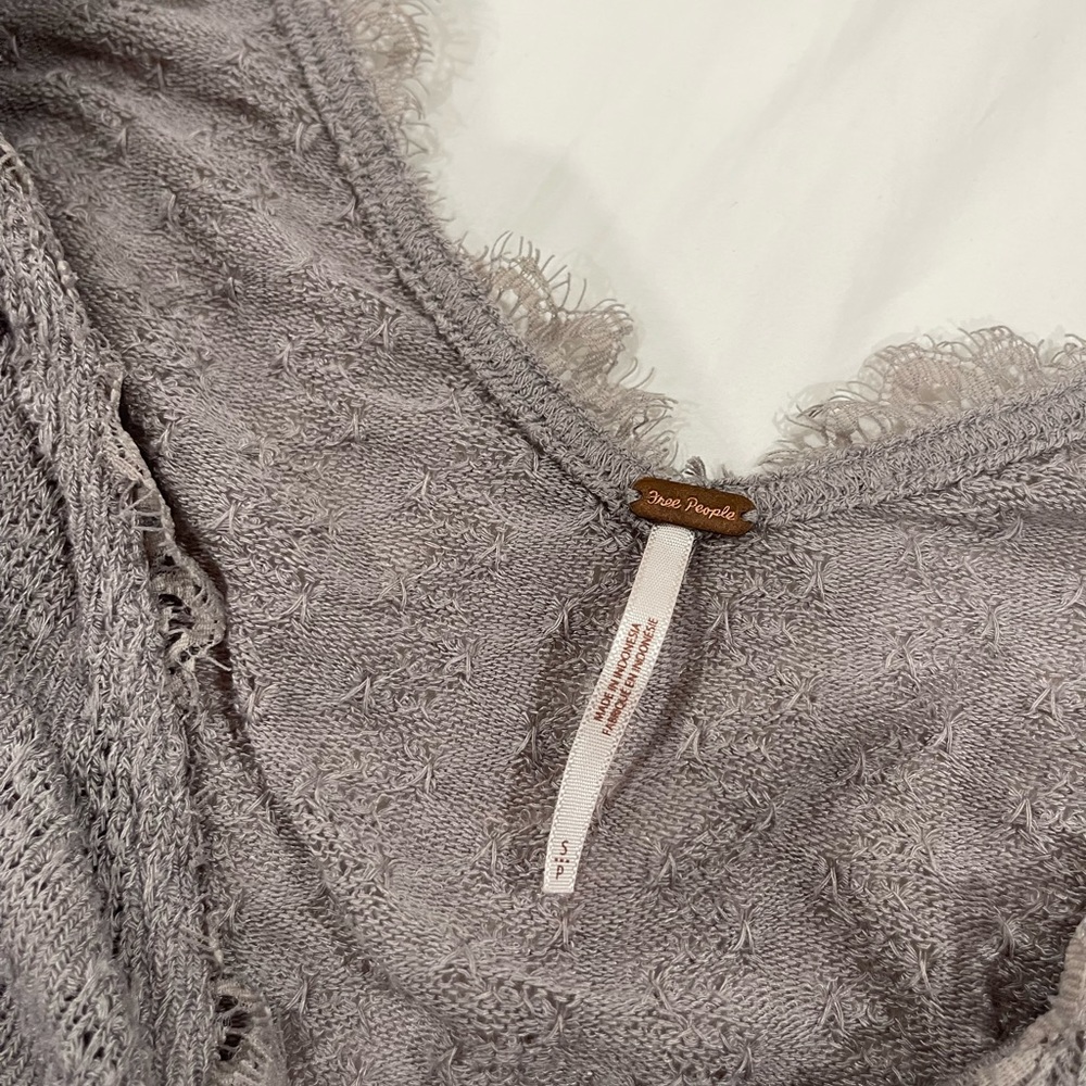 Free people long sleeves top. Size small - Picture 2 of 3